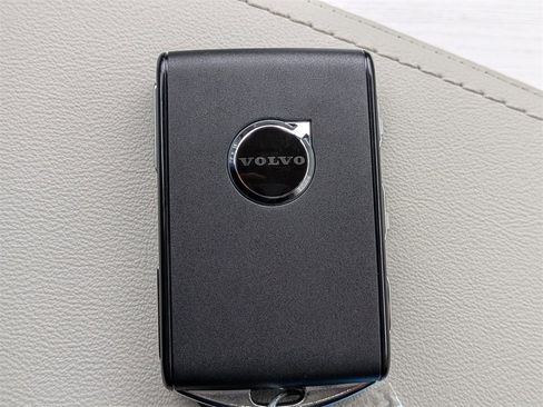 New 2026 Volvo XC60 T8 Ultra w/ Protection Package Premier image 32