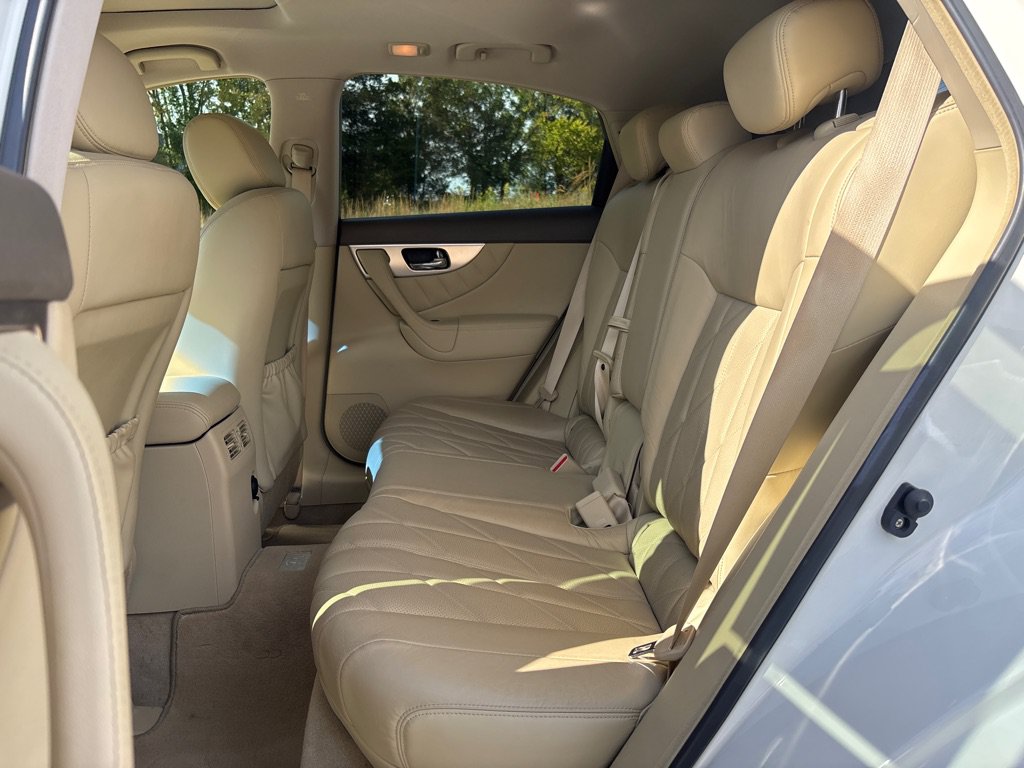Used 2011 INFINITI FX35 AWD w/ Premium Pkg image 12