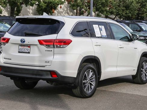 Used 2017 Toyota Highlander XLE image 9