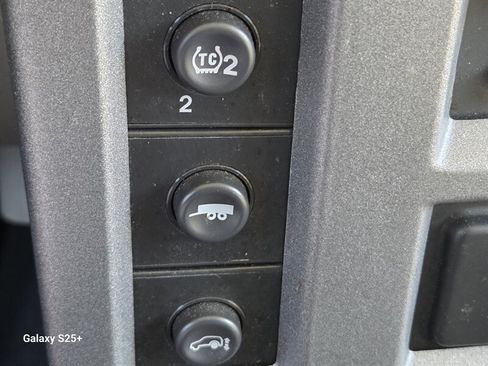 Used 2004 HUMMER H2 w/ Preferred Equipment Group AWD/4WD image 30