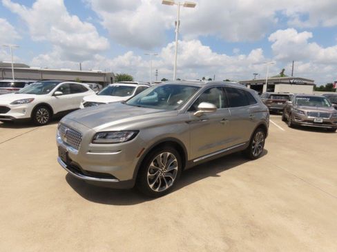 Used 2023 Lincoln Nautilus Reserve AWD/4WD image 2