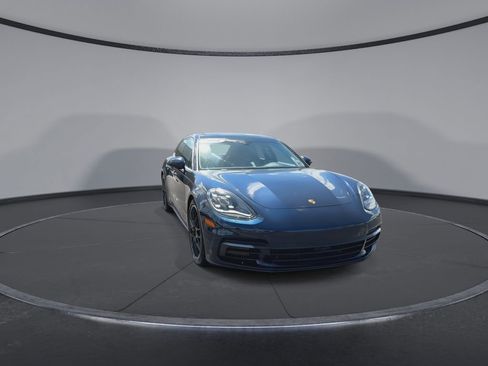 Used 2018 Porsche Panamera 4S image 3