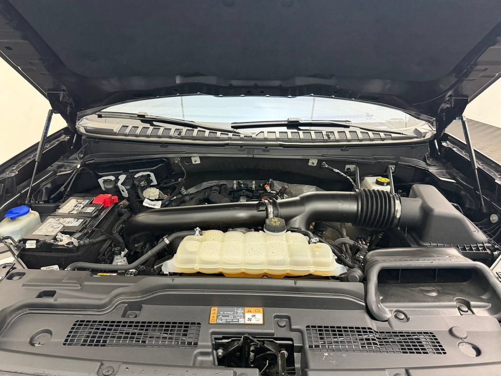 Used 2025 Ford Expedition Tremor AWD/4WD image 33