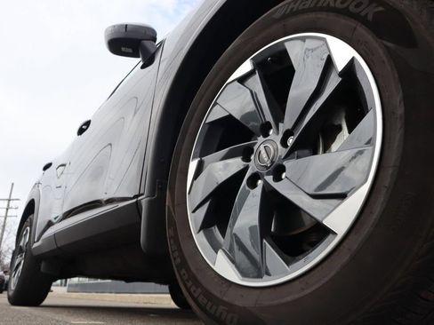 Certified 2025 Nissan Rogue SV AWD/4WD image 9