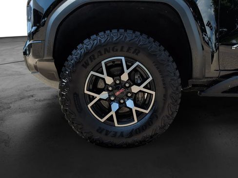 Used 2024 GMC Canyon AT4X AWD/4WD image 9