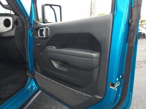 Used 2024 Jeep Wrangler Unlimited AWD/4WD image 37