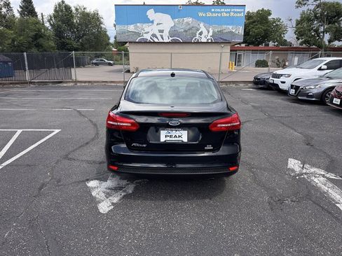 Used 2018 Ford Focus SE w/ SE Appearance Package FWD image 6