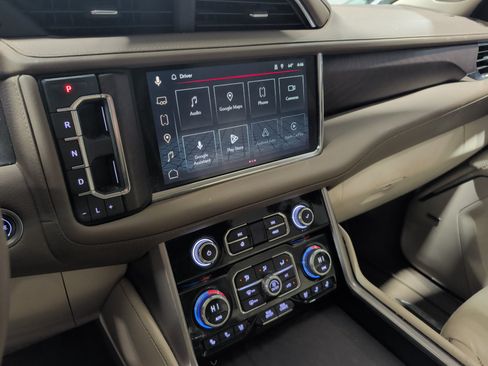 Used 2023 GMC Yukon XL Denali AWD/4WD image 12