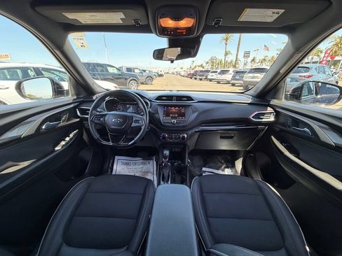 Used 2023 Chevrolet TrailBlazer RS FWD image 14