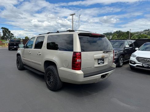 Used 2007 Chevrolet Suburban LTZ w/ LTZ Preferred Equipment Group AWD/4WD image 7