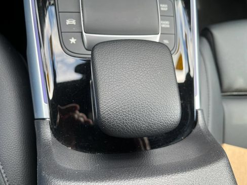 Used 2023 Mercedes-Benz GLB 250 4MATIC image 30