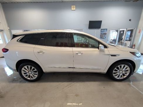 Used 2021 Buick Enclave Premium image 6