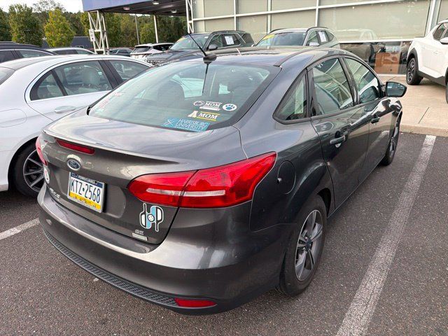 Used 2018 Ford Focus SE w/ SE Appearance Package FWD image 11