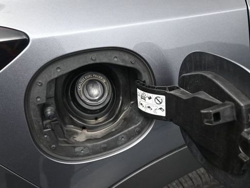 Used 2023 Nissan Rogue S AWD/4WD image 15