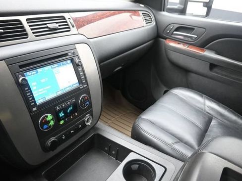 Used 2010 GMC Yukon XL SLT AWD/4WD image 31