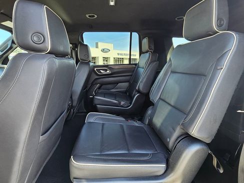 Used 2023 Chevrolet Suburban Premier image 6