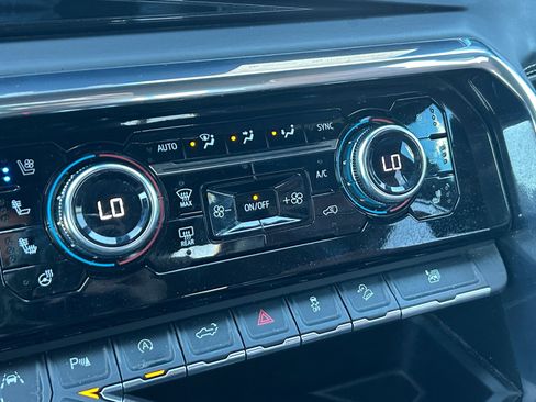 Used 2023 GMC Sierra 1500 Denali Ultimate image 18