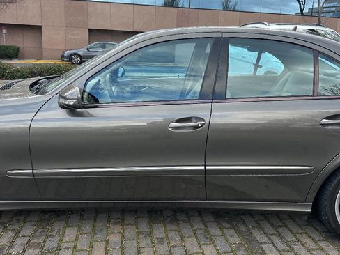 Used 2009 Mercedes-Benz E 350 Sedan image 24