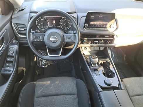 Used 2024 Nissan Rogue SV image 15