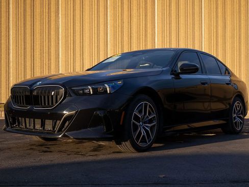 Used 2025 BMW i5 xDrive40 w/ M Sport Package image 3