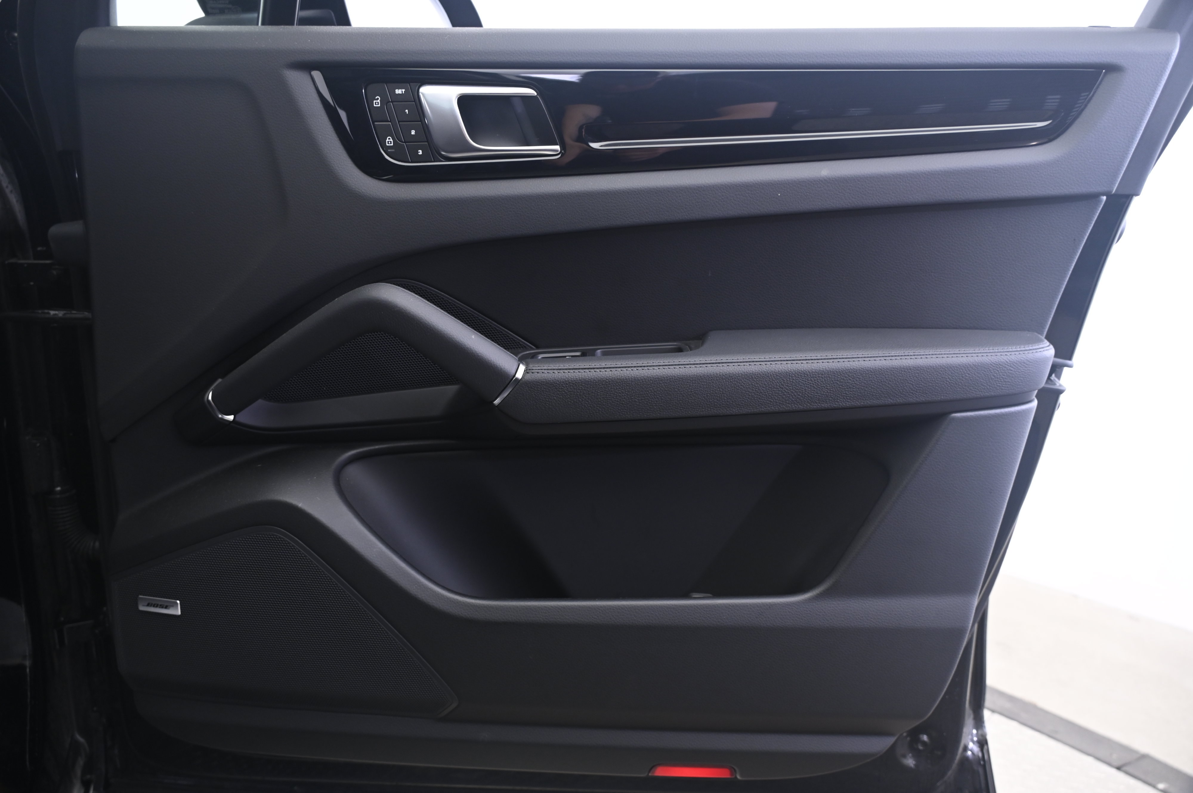 Certified 2023 Porsche Cayenne AWD/4WD image 20