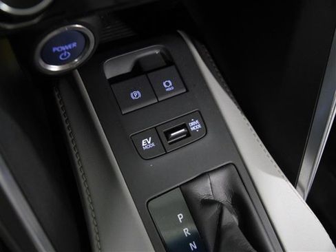 Used 2021 Toyota Venza LE w/ Carpet Mat Package (TMS) image 14