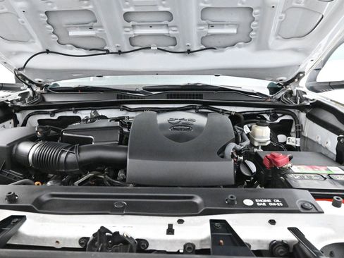 Used 2019 Toyota Tacoma TRD Sport image 32