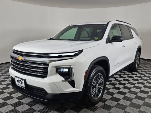 Used 2025 Chevrolet Traverse LT w/ Driver Confidence Package FWD image 7