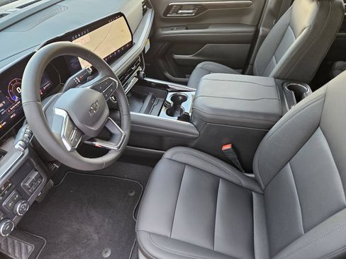 New 2026 Chevrolet Suburban Z71 w/ Comfort Package AWD/4WD image 15