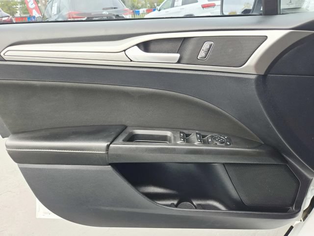 Used 2020 Ford Fusion SE FWD image 30