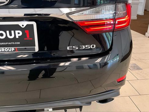 Used 2018 Lexus ES 350 w/ Luxury Package w/Wood Trim FWD image 29