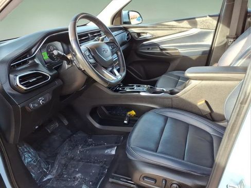 Used 2022 Chevrolet Bolt EUV LT w/ Convenience Package image 11