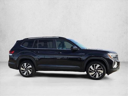 Used 2025 Volkswagen Atlas SE image 4