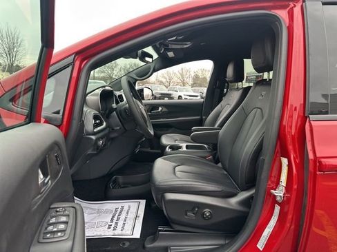 New 2026 Chrysler Pacifica Select image 8