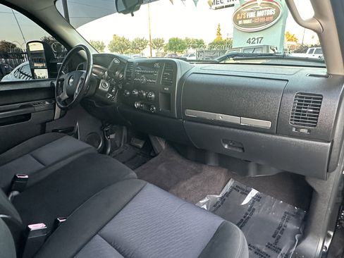 Used 2010 Chevrolet Silverado 2500 LT w/ Interior Plus Package AWD/4WD image 13