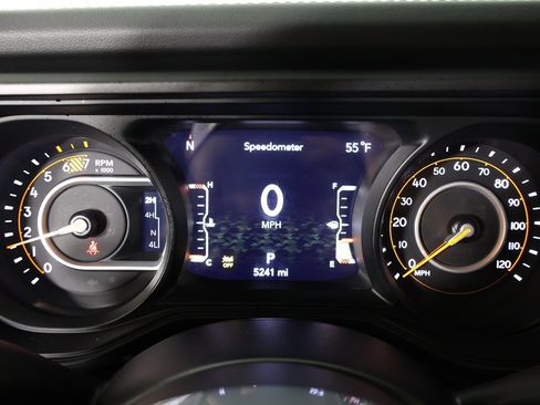 Used 2024 Jeep Wrangler Sahara image 34