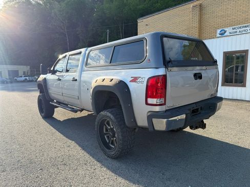 Used 2011 GMC Sierra 2500 SLE w/ SLE Preferred Package AWD/4WD image 8