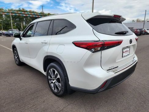 Used 2022 Toyota Highlander XLE image 5