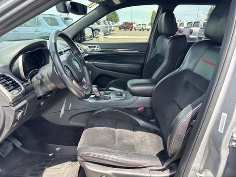 Used 2017 Jeep Grand Cherokee Trailhawk AWD/4WD image 9