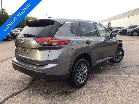 Used 2024 Nissan Rogue S FWD image 3