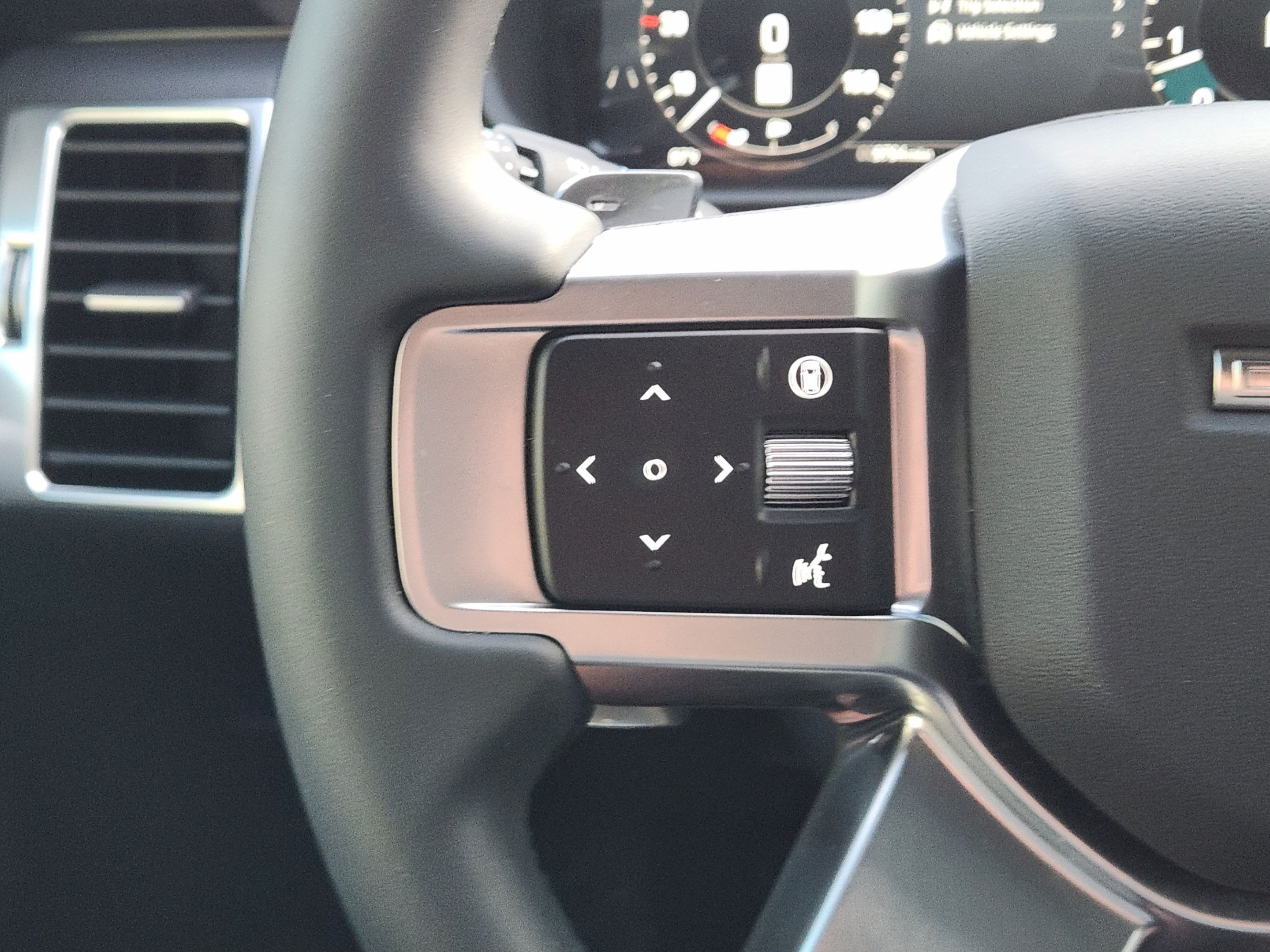 Certified 2025 Land Rover Discovery S AWD/4WD image 25
