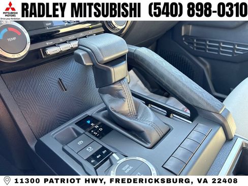 Used 2025 Toyota Tacoma SR5 AWD/4WD image 11
