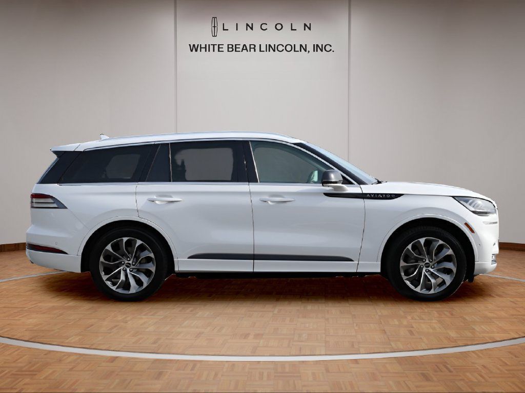 Used 2021 Lincoln Aviator Grand Touring AWD/4WD image 4