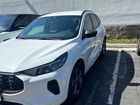 Used 2023 Ford Escape ST-Line FWD image 3