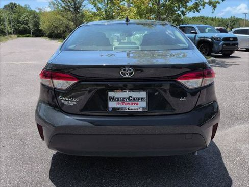 Certified 2023 Toyota Corolla LE FWD image 5