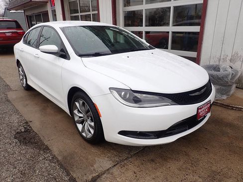 Used 2015 Chrysler 200 S image 26