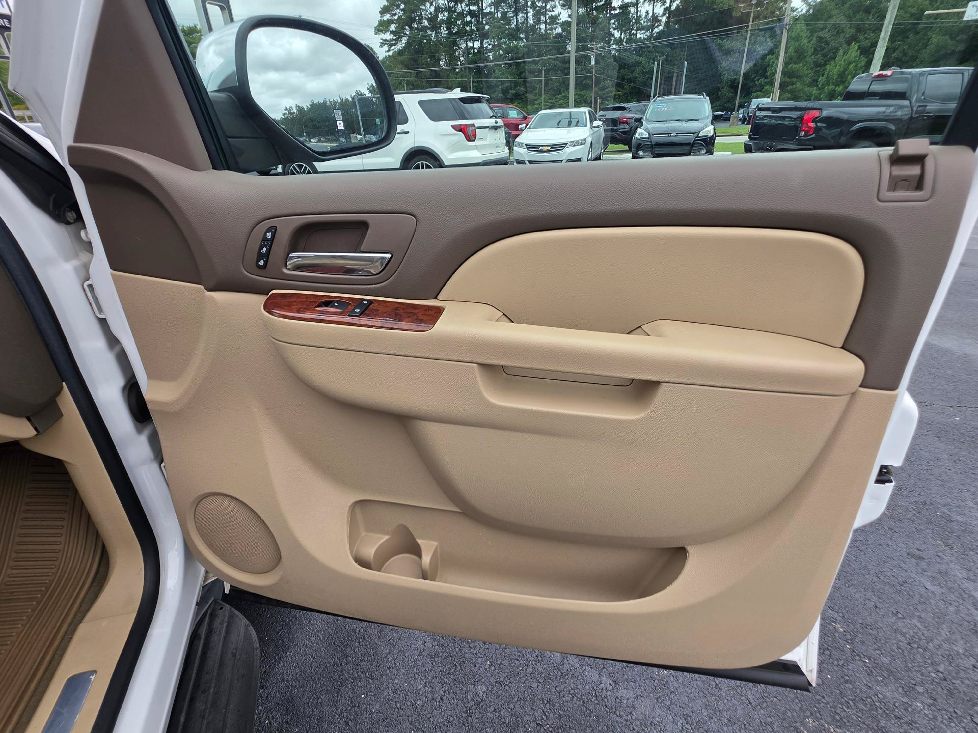 Used 2014 Chevrolet Suburban LTZ AWD/4WD image 13