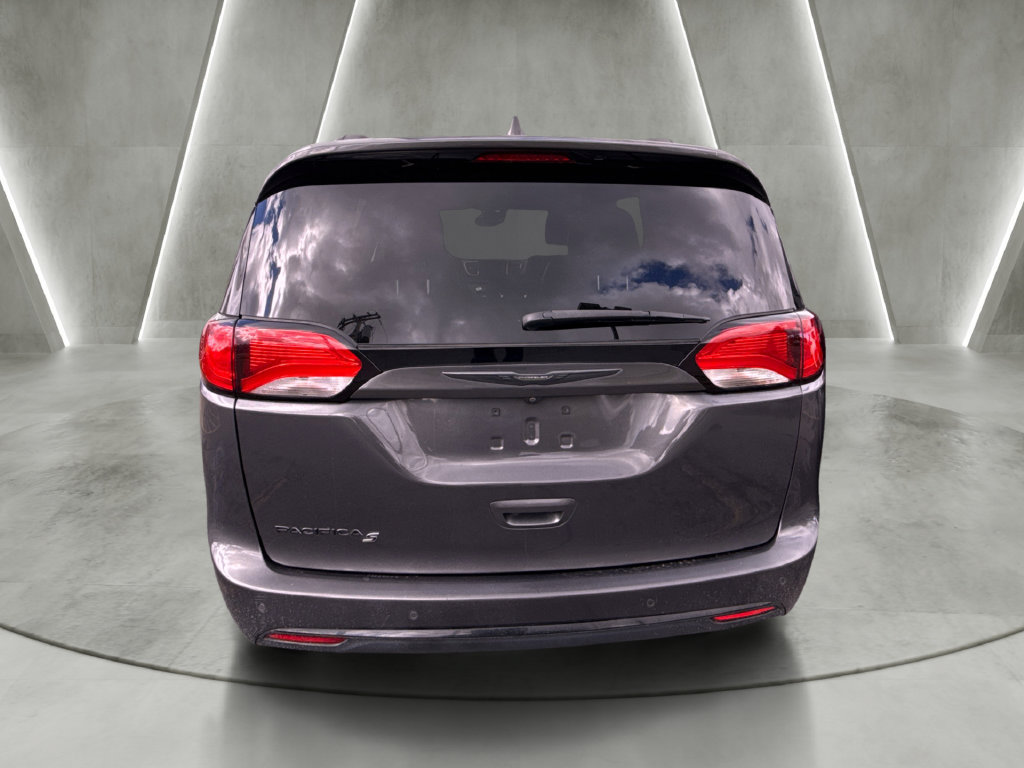 Used 2020 Chrysler Pacifica Touring-L Plus w/ Advanced Safetytec Group FWD image 4