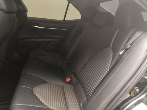 Used 2018 Toyota Camry SE FWD image 18