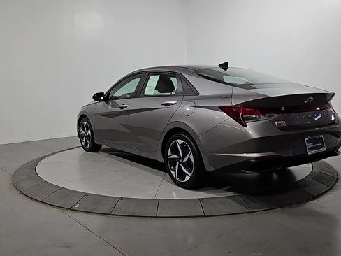 Certified 2023 Hyundai Elantra SEL w/ Convenience Package FWD image 3